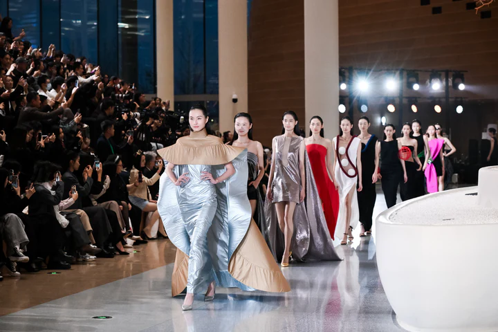 L'Élégance Couture Signée Pierre Cardin